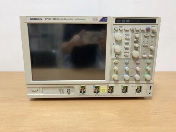 Цифровой осциллограф Tektronix DPO7104C (демонстрационный) купить по низкой цене | МАКСПРОФИТ
